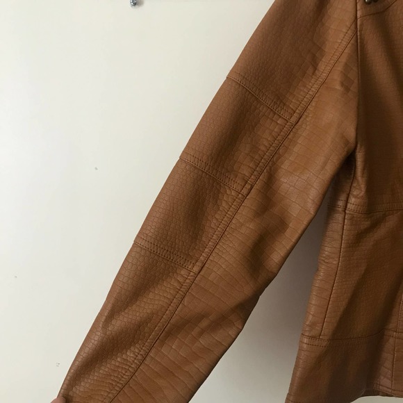 V Cristina Jacket Womens Medium Brown Camel Faux Leather Studded Textured - Picture 10 of 12